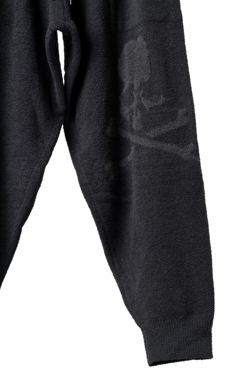 MASTERMIND WORLD LOUNGE LONG PANTS / SOFTY BOA FLEECE (BLACK x CHARCOAL) - Image 5