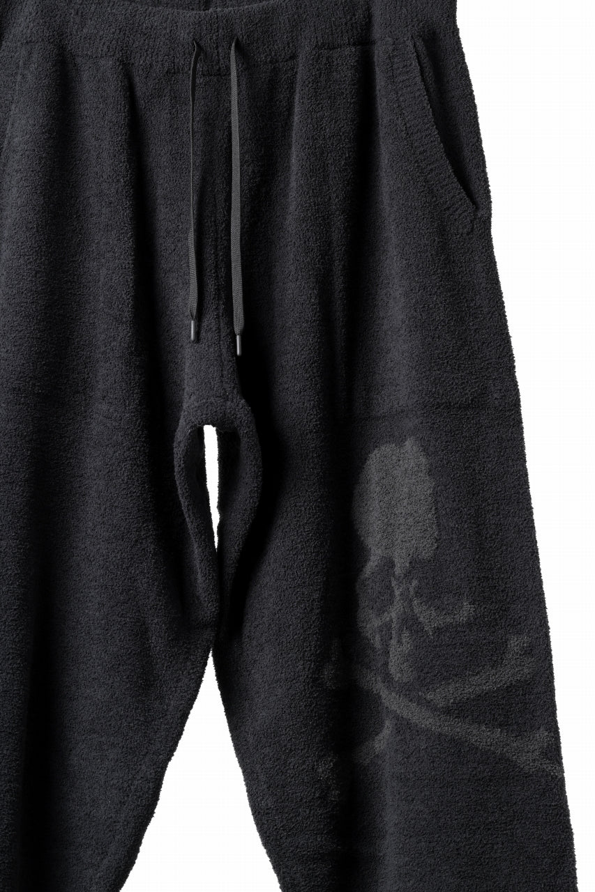 MASTERMIND WORLD LOUNGE LONG PANTS / SOFTY BOA FLEECE (BLACK x CHARCOAL) - Image 6