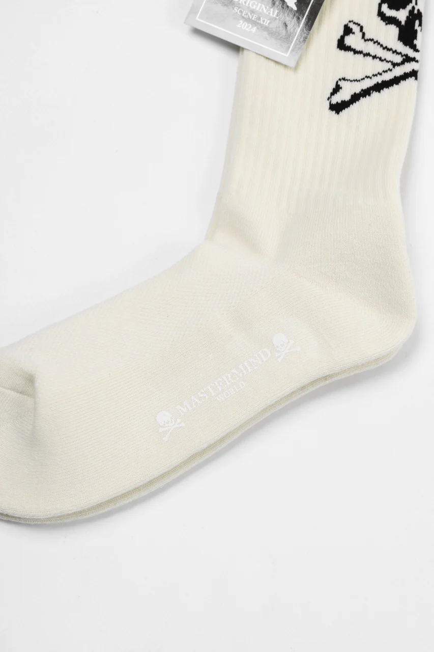 MASTERMIND WORLD REGULAR SOCKS / SKULL LOGO (WHITE) - Image 3