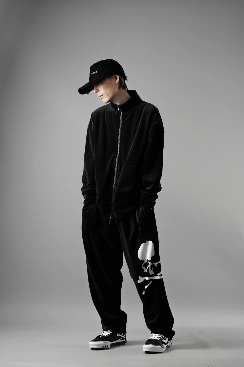 MASTERMIND WORLD VELOUR PANTS (BLACK) - Image 17