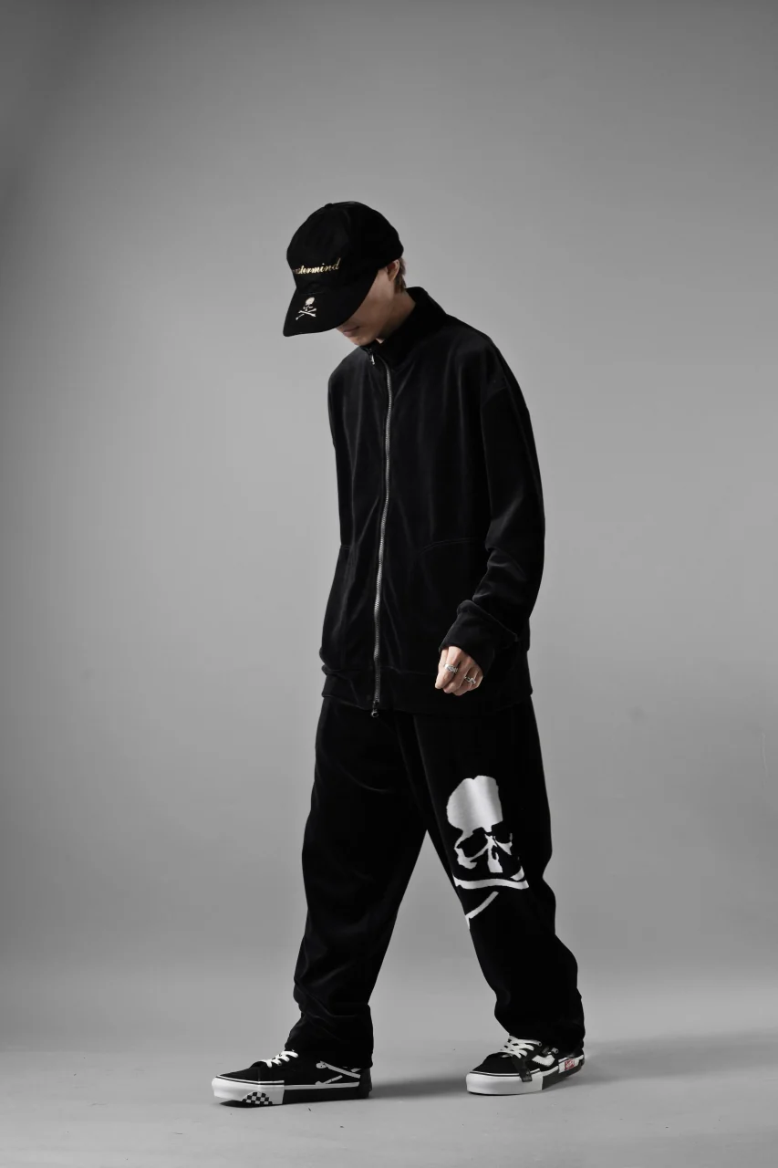 MASTERMIND WORLD VELOUR PANTS (BLACK) - Image 18
