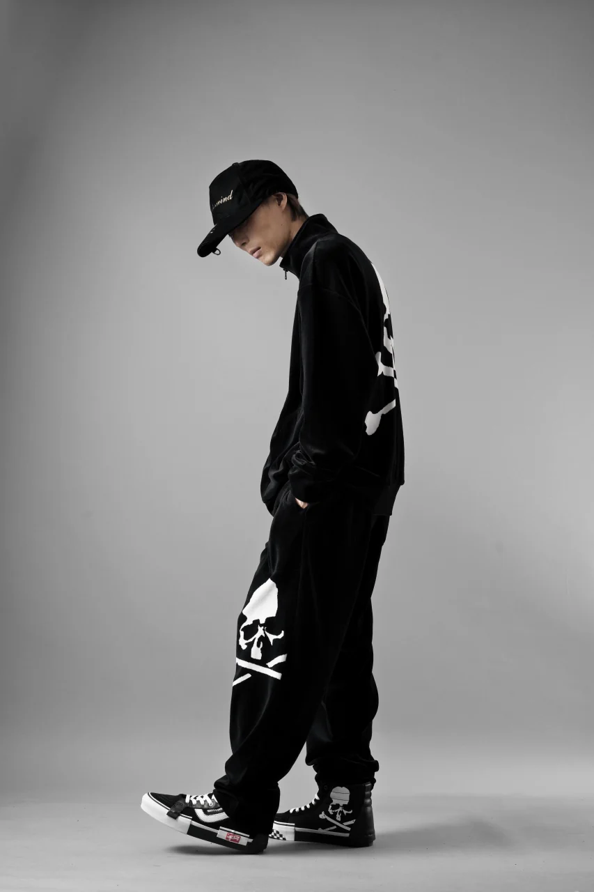 MASTERMIND WORLD VELOUR PANTS (BLACK) - Image 20