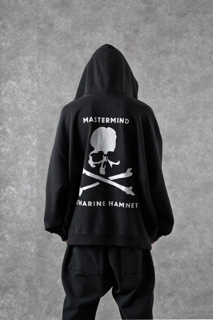 MASTERMIND WORLD x KATHARINE HAMNETT BACK LOGO HOODIE (BLACK) - Image 3