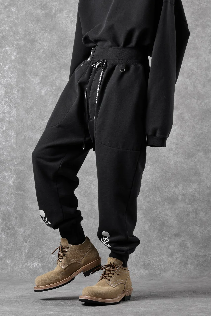 MASTERMIND WORLD x KATHARINE HAMNETT JOGGER PANTS (BLACK) - Image 18