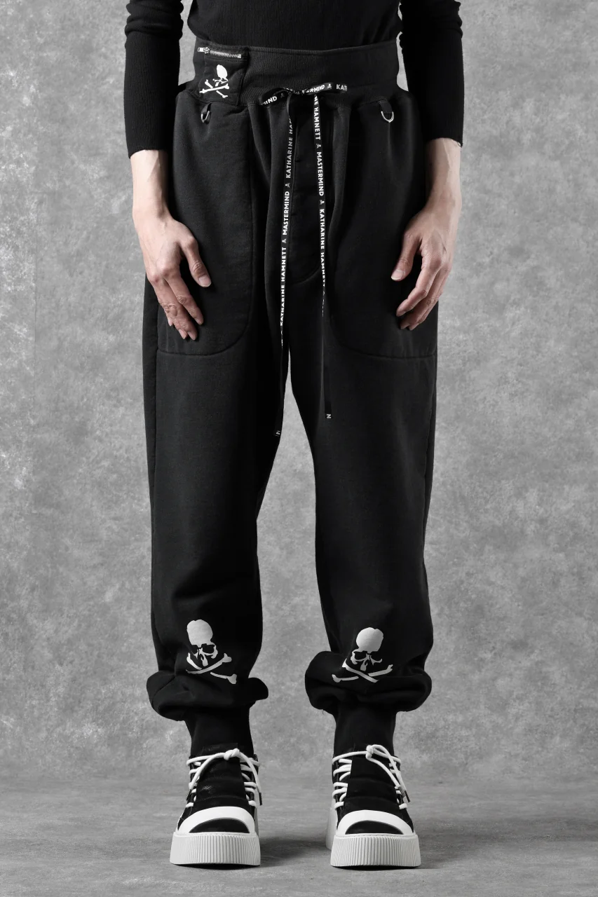 MASTERMIND WORLD x KATHARINE HAMNETT JOGGER PANTS (BLACK) - Image 2