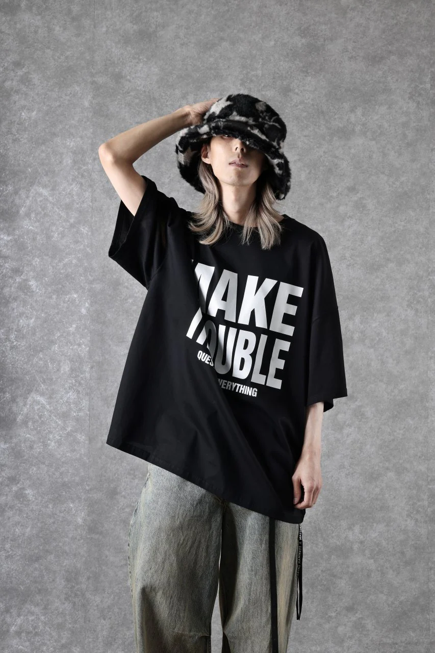 MASTERMIND WORLD x KATHARINE HAMNETT SLOGAN BIG TEE / MAKE TROUBLE (BLACK) - Image 3