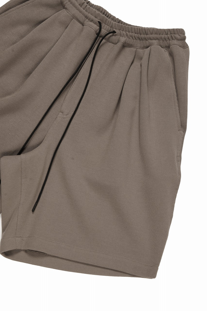 N/07 2 TUCKS EASY SHORTS / RIBBED CARDBOARD KNIT JERSEY (KHAKI) - Image 6