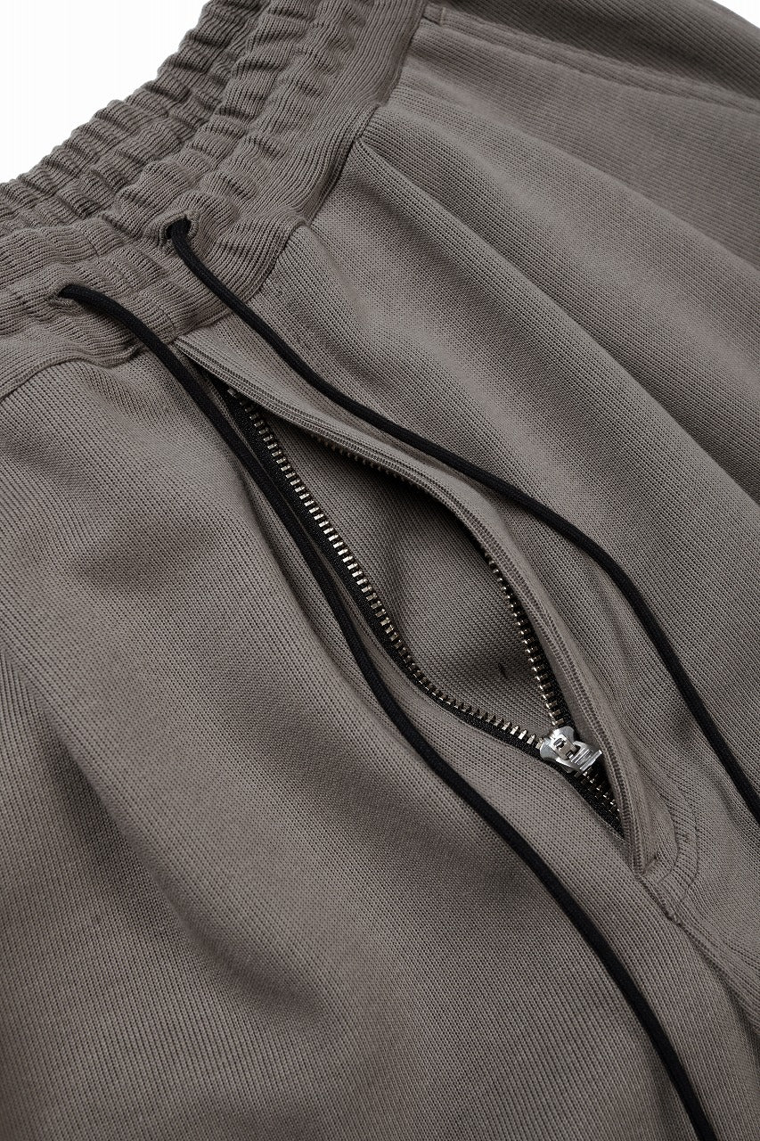 N/07 2 TUCKS EASY SHORTS / RIBBED CARDBOARD KNIT JERSEY (KHAKI GREEN) - Image 6