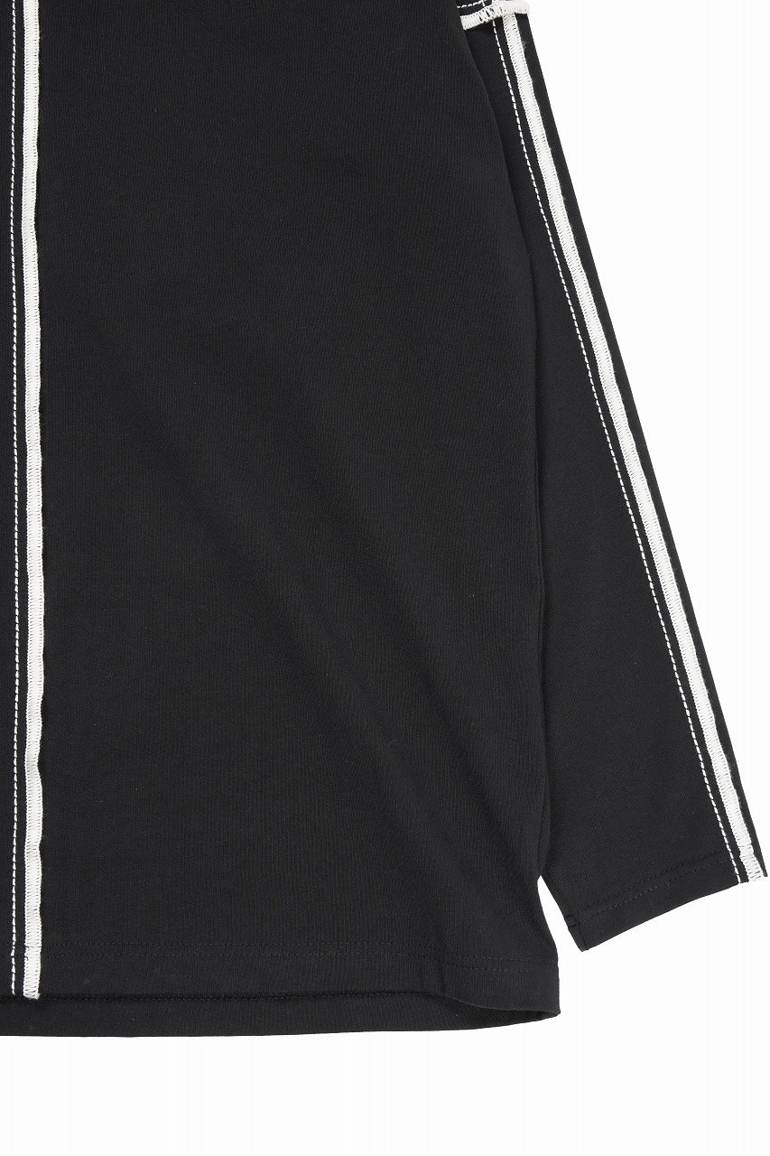 OBLADI HIGH NECK DROP SHOULDER T-SHIRT WITH BEIGE OVERLOCK STITCHING (BLACK) - Image 4
