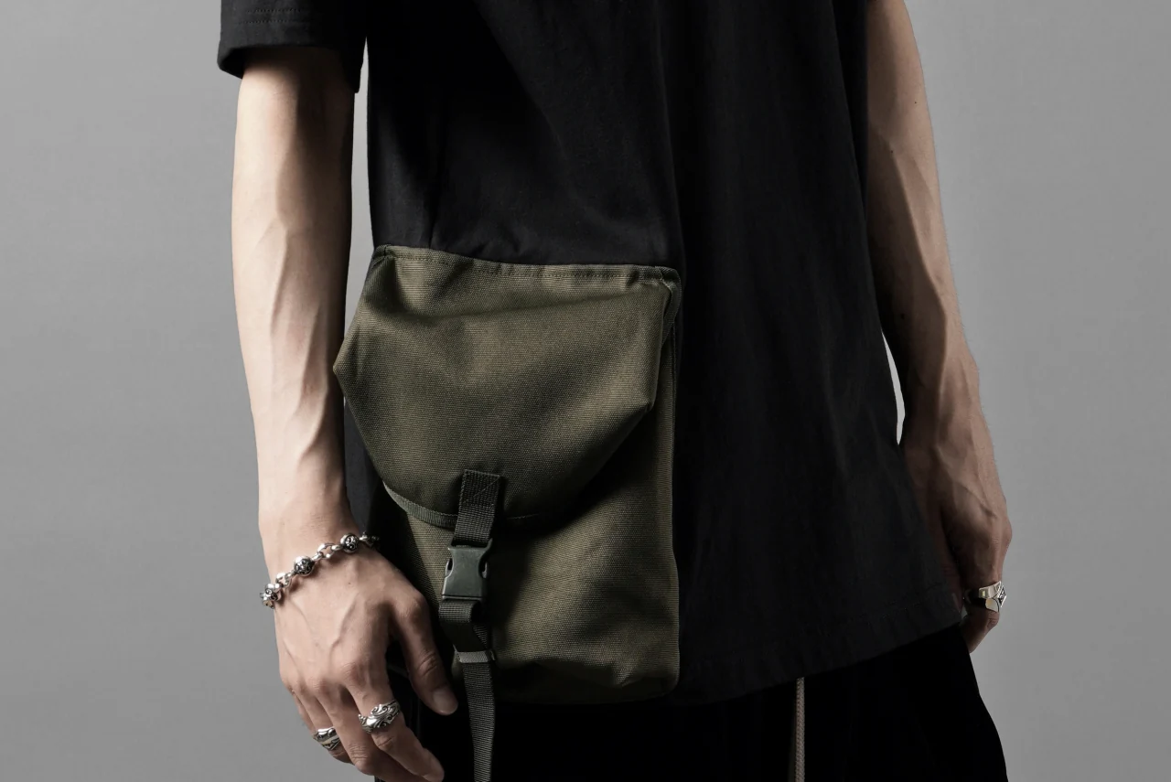 OBLADI POCKET BAG T-SHIRT- MOSS GREEN (BLACK) - Image 11