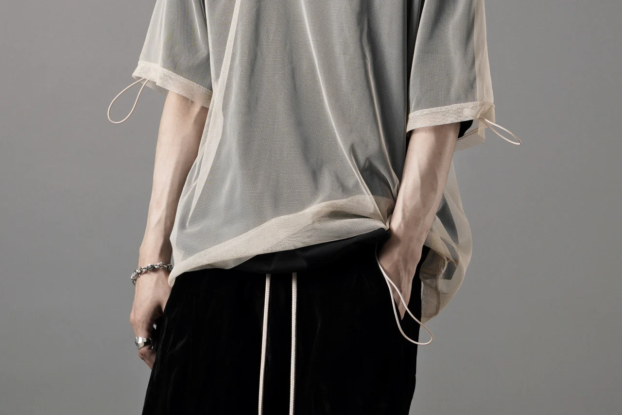 OBLADI TWO LAYER T SHIRT IN BLACK WITH BEIGE MESH (BLACK) - Image 10