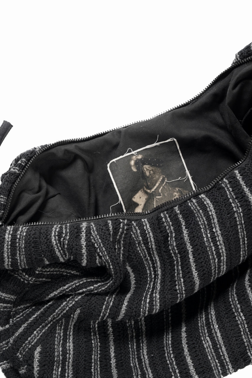 Professor.E KNIT SHOULDER BAG (BLACK/GREY) - Image 9