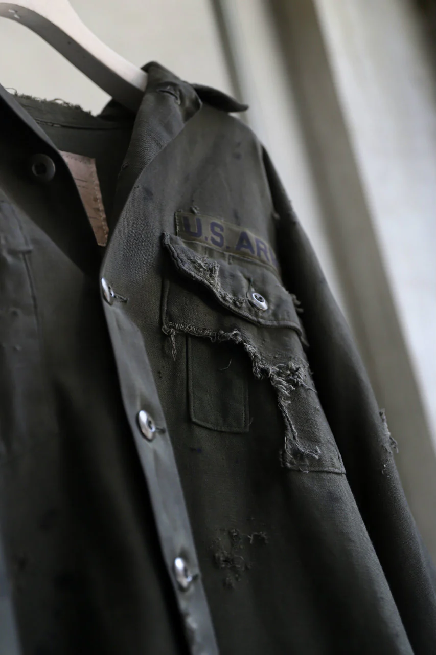 RESURRECTION HANDMADE distressed army shirt (DYEING KHAKI) - Image 24