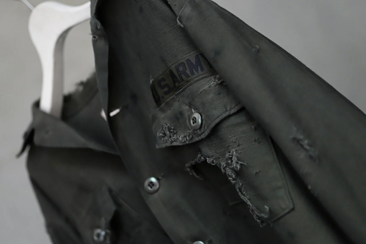 RESURRECTION HANDMADE distressed army shirt (DYEING KHAKI) - Image 30