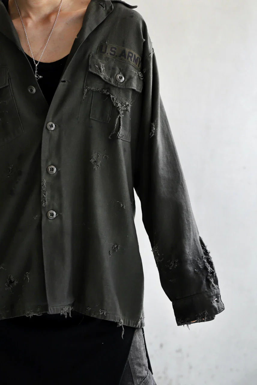 RESURRECTION HANDMADE distressed army shirt (DYEING KHAKI) - Image 9