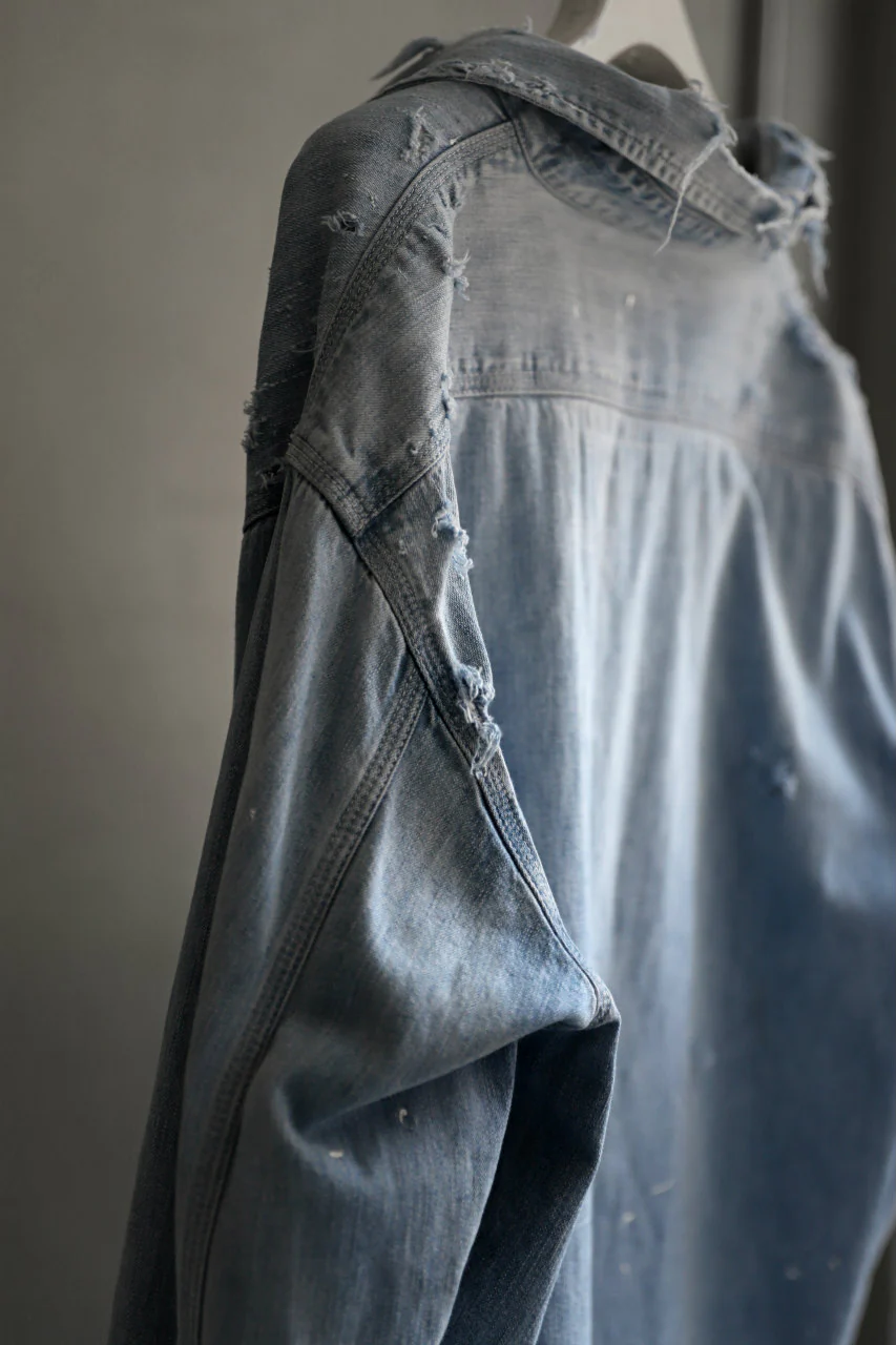 RESURRECTION HANDMADE distressed triple-stitch denim shirt (LIGHT BLUE) - Image 28