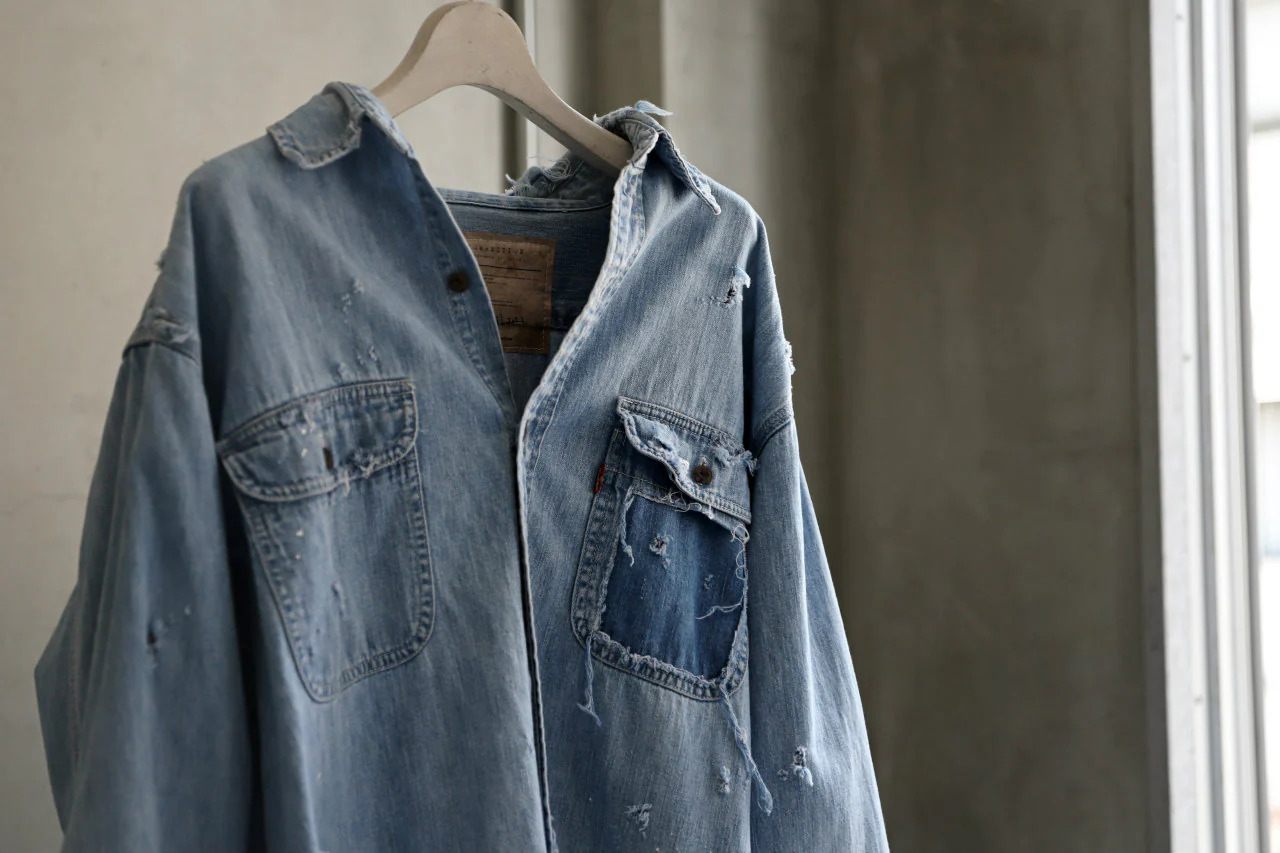 RESURRECTION HANDMADE distressed triple-stitch denim shirt (LIGHT BLUE) - Image 30
