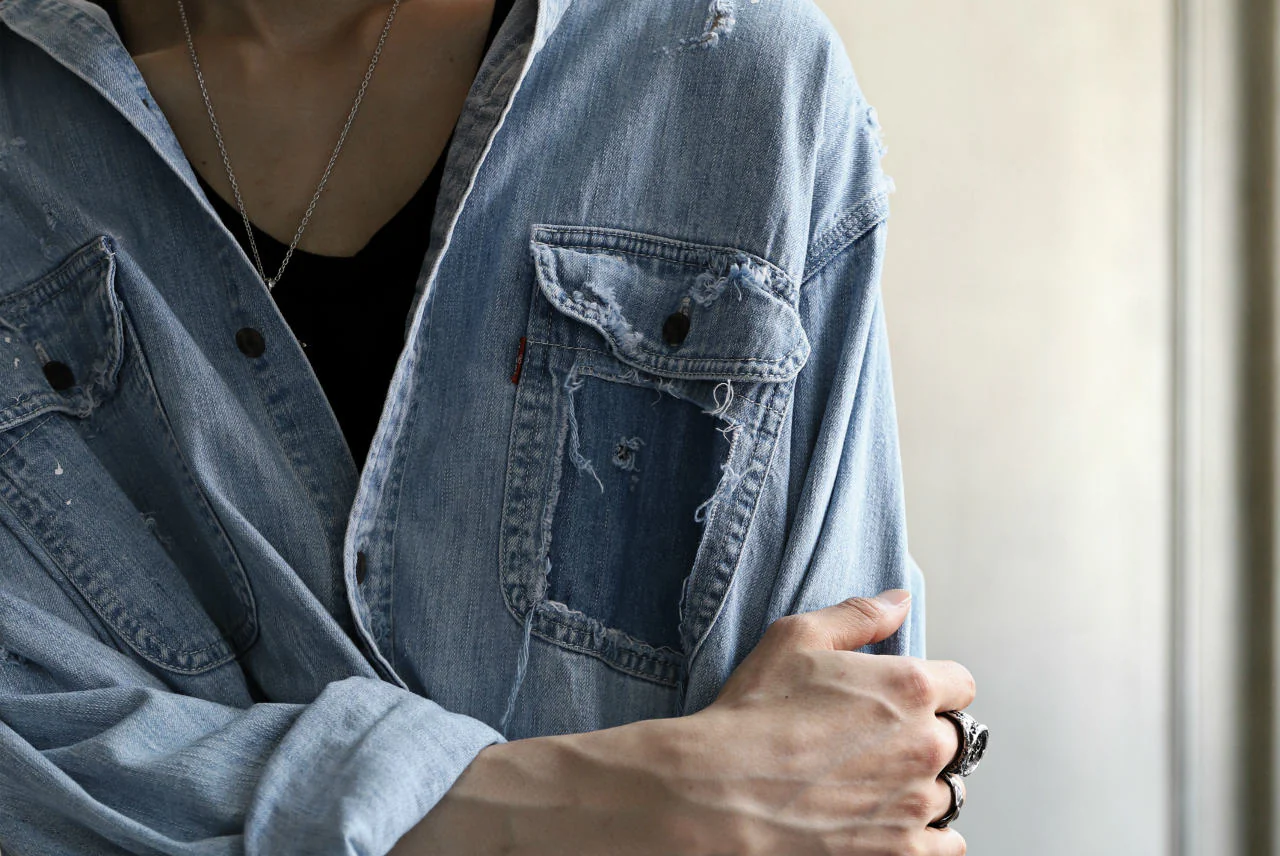 RESURRECTION HANDMADE distressed triple-stitch denim shirt (LIGHT BLUE) - Image 35