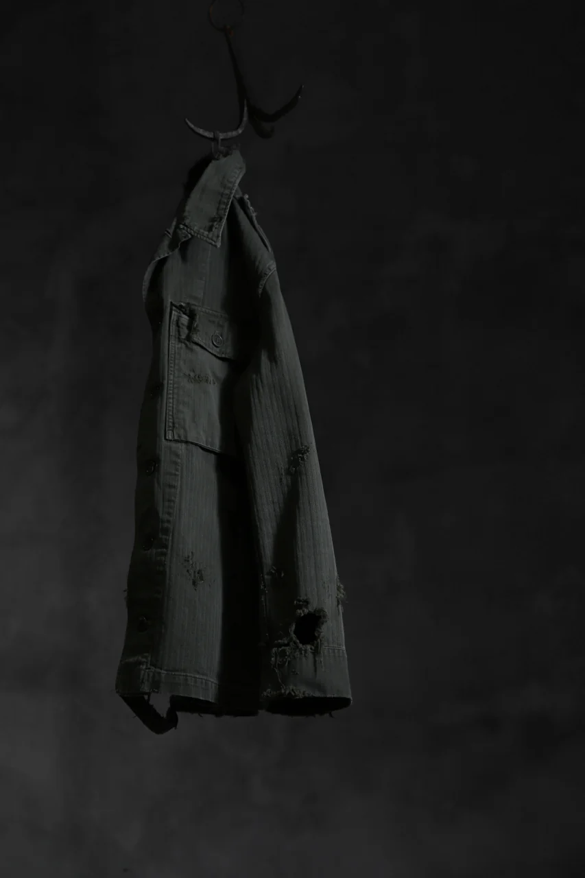 RESURRECTION HANDMADE vintage damage military herringbone shirt (KHAKI GREEN) - Image 25