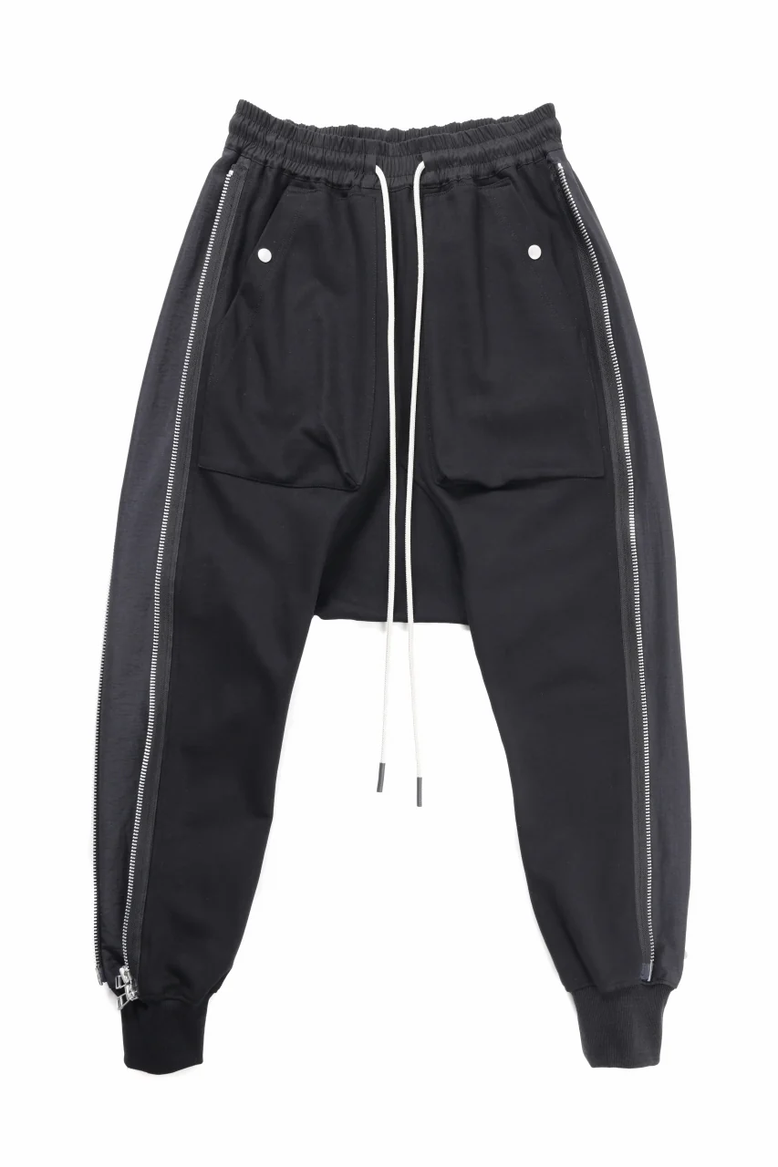 A.F ARTEFACT SIDE ZIP SARROUEL TRACK PANTS (BLACK)