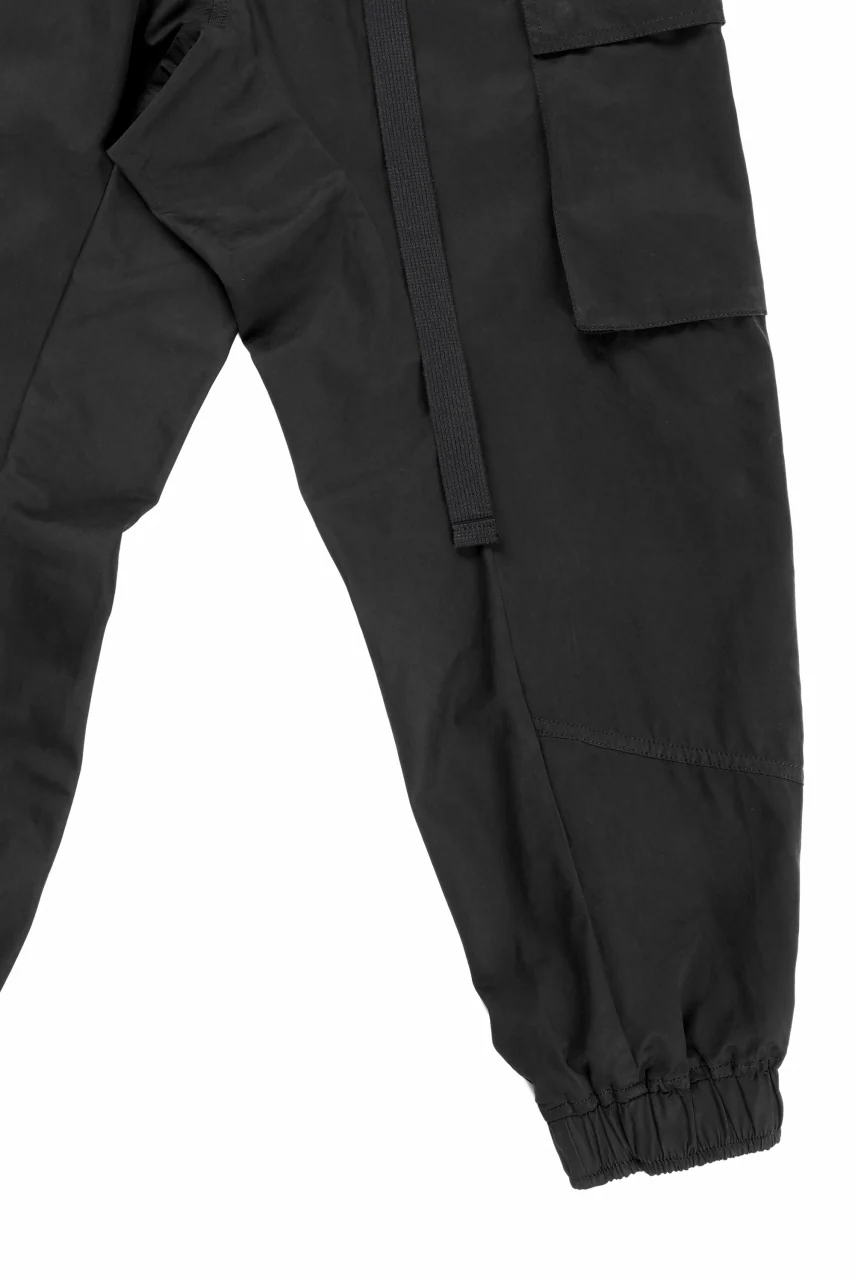 thom/krom CINCH CLOSURE CARGO TROUSERS / PEACHED COTTON MIX (BLACK) - Image 4