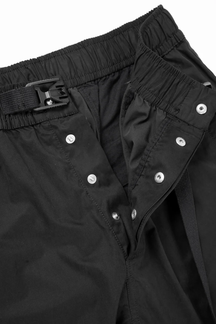 thom/krom CINCH CLOSURE CARGO TROUSERS / PEACHED COTTON MIX (BLACK) - Image 6