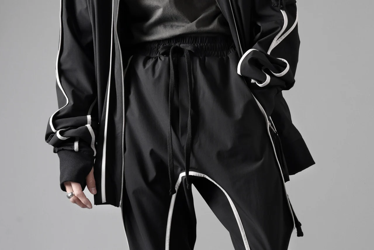 thom/krom DROP CROTCH TROUSERS / ELASTIC NYLON + REFLECTION PIPING (BLACK) - Image 28