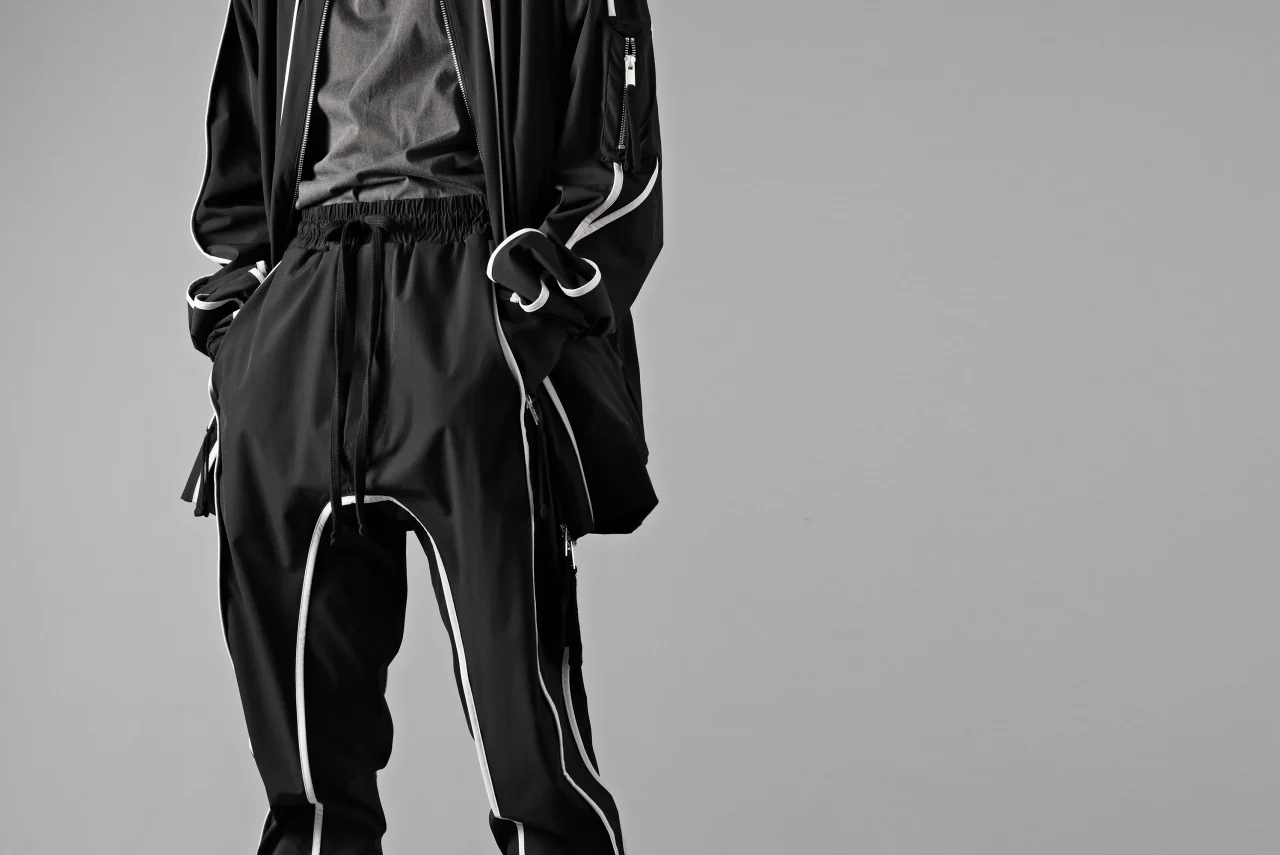 thom/krom DROP CROTCH TROUSERS / ELASTIC NYLON + REFLECTION PIPING (BLACK) - Image 29