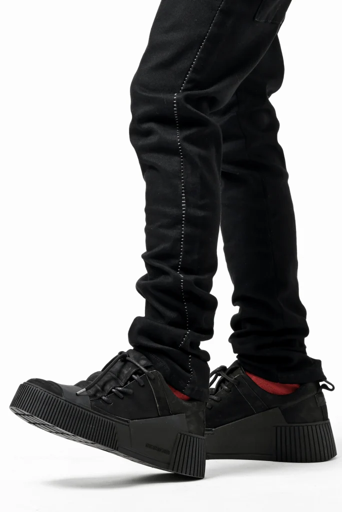 thom/krom SCAR-STITICHING DENIM PANTS / ONEWASH (BLACK) - Image 27