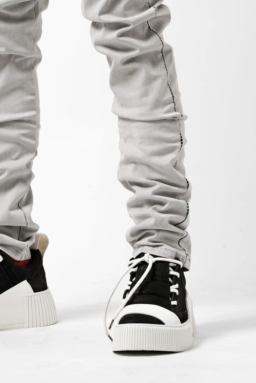 thom/krom SCAR-STITICHING DENIM PANTS / ACID BLEACH (CEMENT) - Image 13