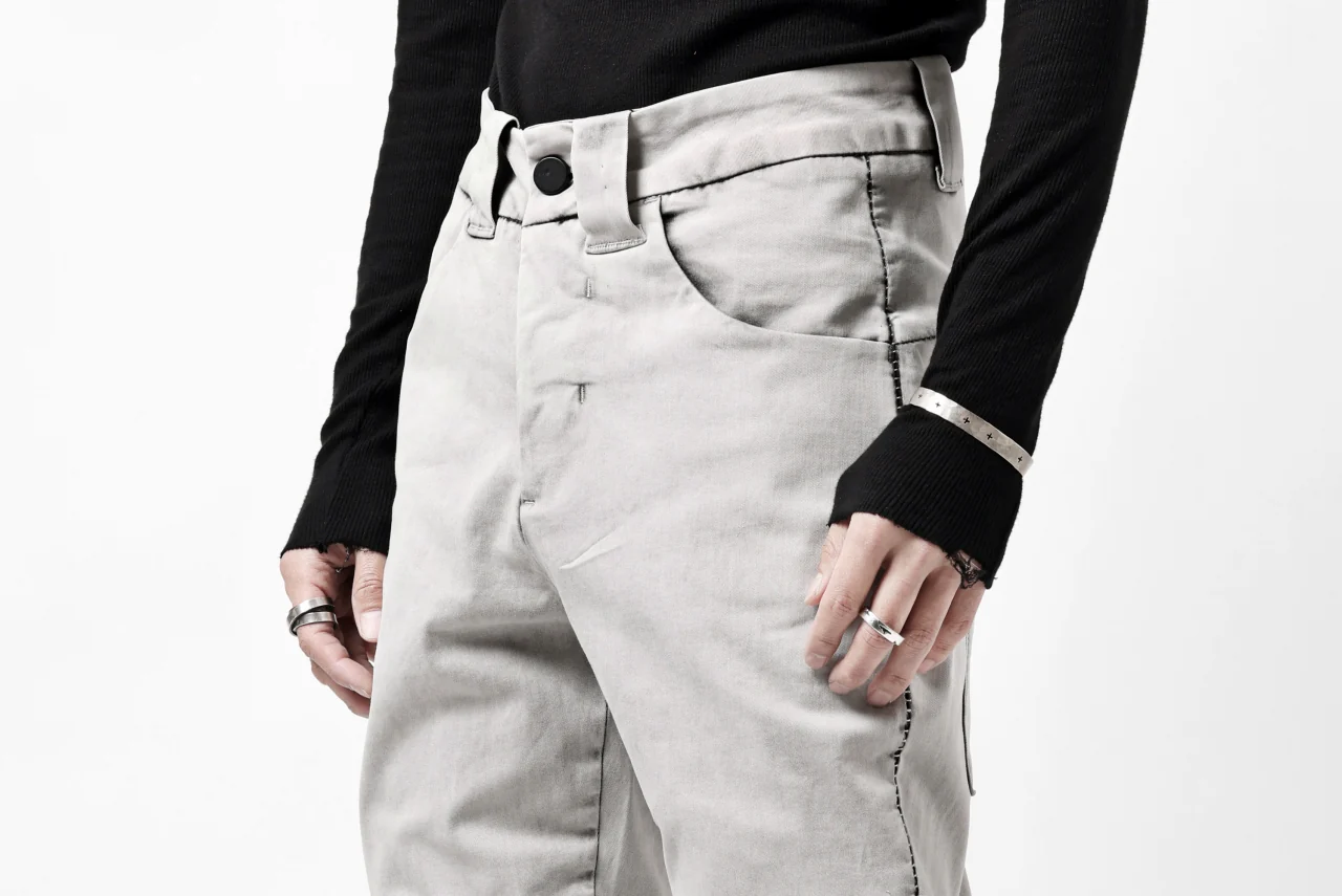 thom/krom SCAR-STITICHING DENIM PANTS / ACID BLEACH (CEMENT) - Image 21
