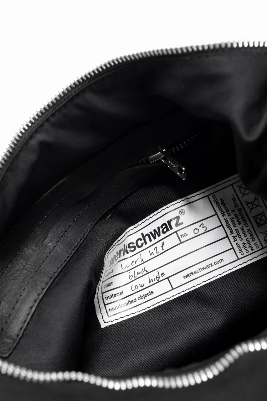 werkschwarz exclusive CROSS BAG 42w / PULL UP COW LEATHER (BLACK) - Image 7