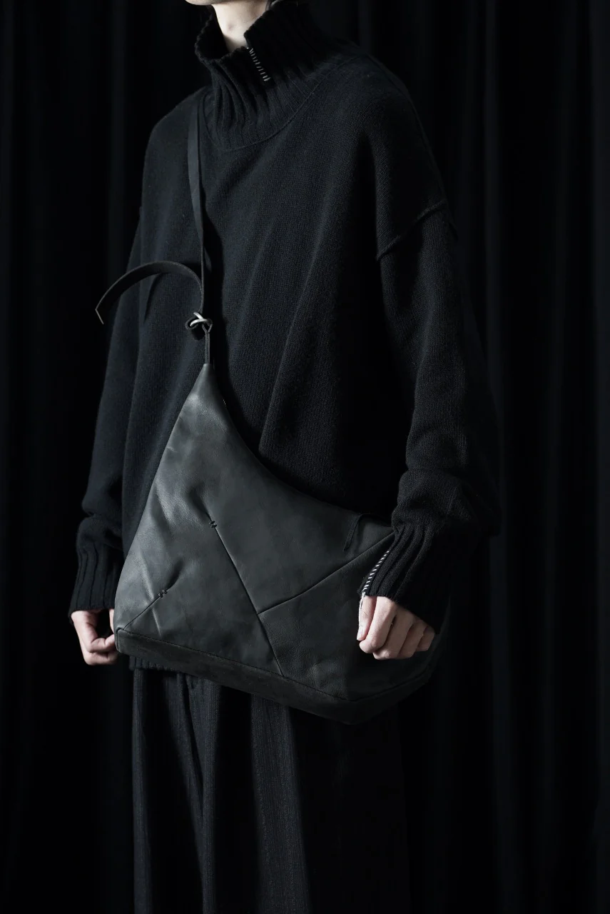 werkschwarz exclusive CROSS BAG 42w / PULL UP COW LEATHER (BLACK) - Image 9