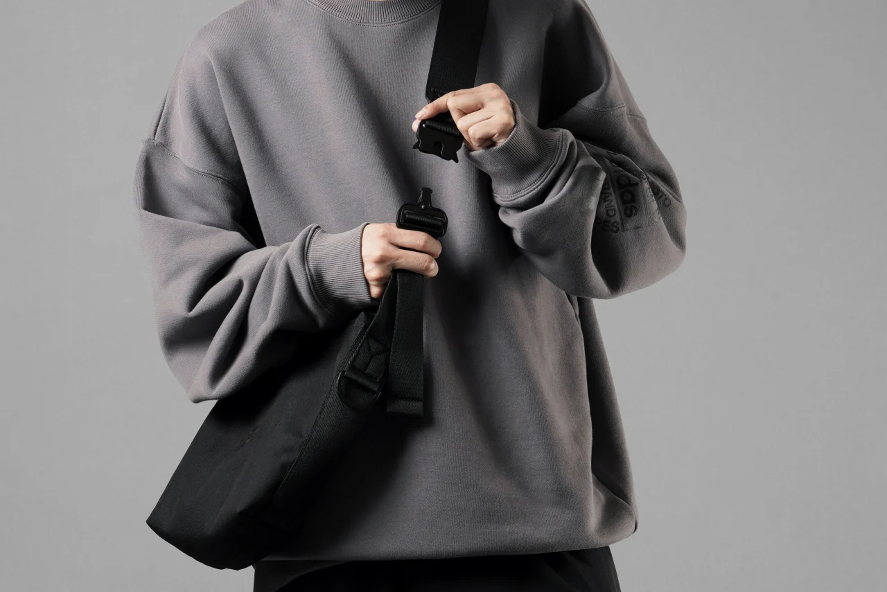 Y-3 Yohji Yamamoto CROSS BODY BAG (BLACK) - Image 15
