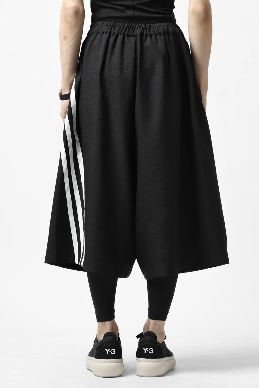 Y-3 Yohji Yamamoto ELEGANT THREE STRIPES SARROUEL-SHORTS (BLACK) - Image 12