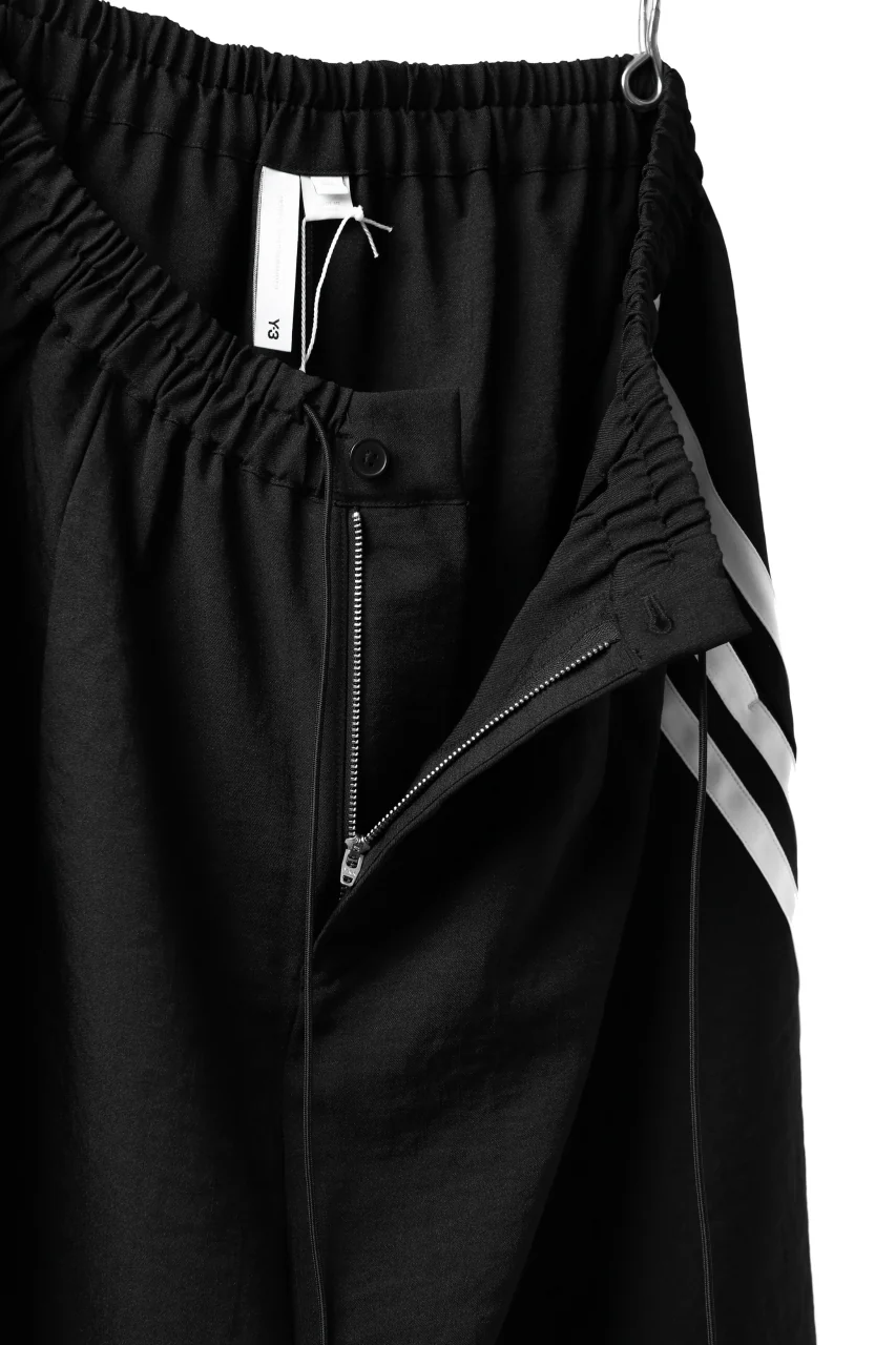 Y-3 Yohji Yamamoto ELEGANT THREE STRIPES SARROUEL-SHORTS (BLACK) - Image 22