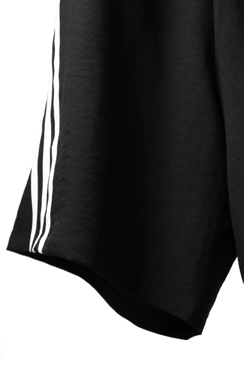 Y-3 Yohji Yamamoto ELEGANT THREE STRIPES SARROUEL-SHORTS (BLACK) - Image 24