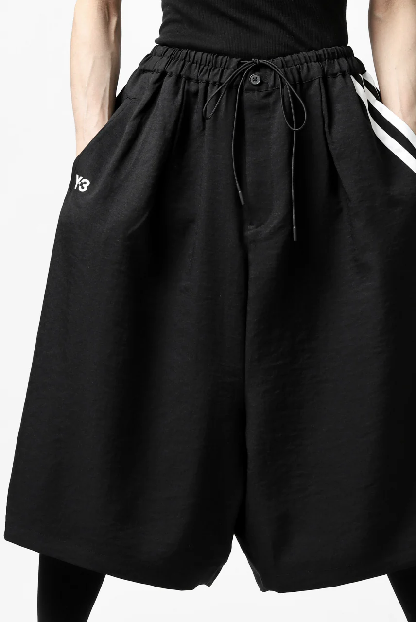 Y-3 Yohji Yamamoto ELEGANT THREE STRIPES SARROUEL-SHORTS (BLACK) - Image 25