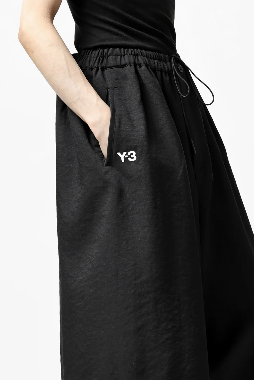 Y-3 Yohji Yamamoto ELEGANT THREE STRIPES SARROUEL-SHORTS (BLACK) - Image 26