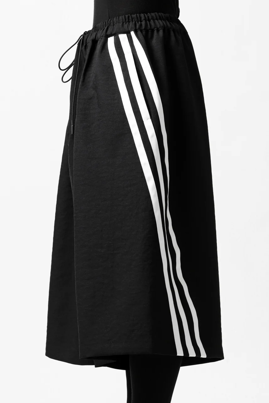 Y-3 Yohji Yamamoto ELEGANT THREE STRIPES SARROUEL-SHORTS (BLACK) - Image 27
