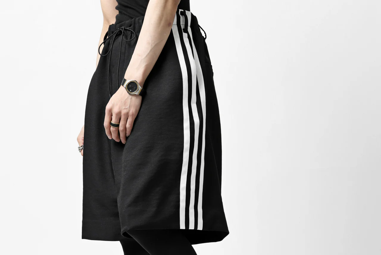 Y-3 Yohji Yamamoto ELEGANT THREE STRIPES TAILOR-SHORTS (BLACK) - Image 32