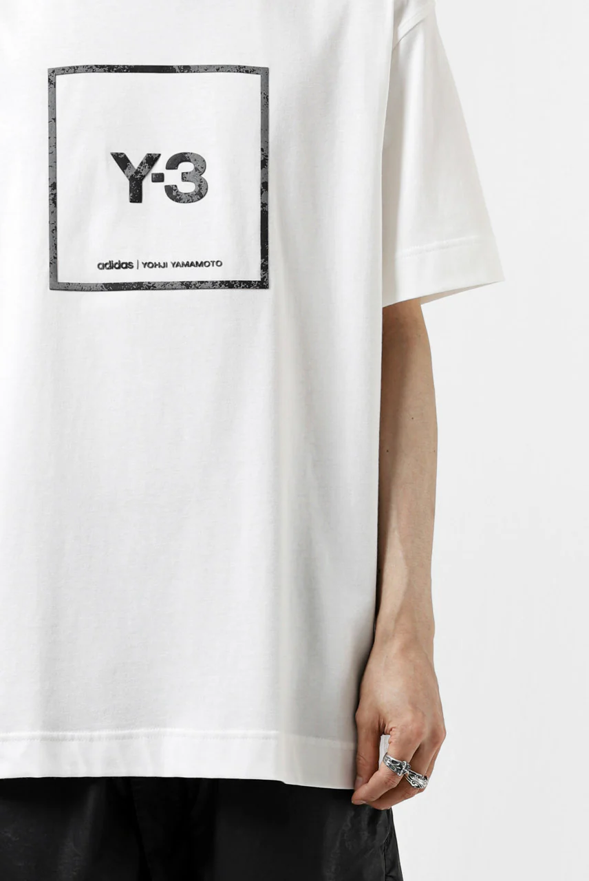 Y-3 Yohji Yamamoto U SQUARE LABEL GRAPHIC SS TEE / REFLECTION LOGO (WHITE) - Image 10
