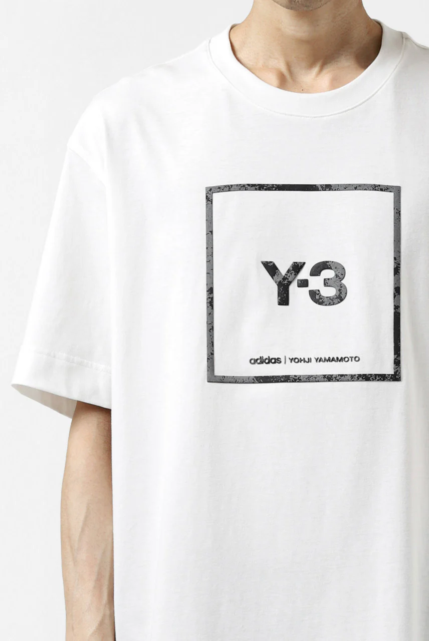 Y-3 Yohji Yamamoto U SQUARE LABEL GRAPHIC SS TEE / REFLECTION LOGO (WHITE) - Image 11