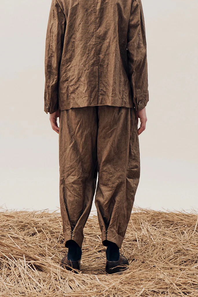YUTA MATSUOKA 2 tucks wide trousers / sulfur dyed canvas linen (brown) - Image 47