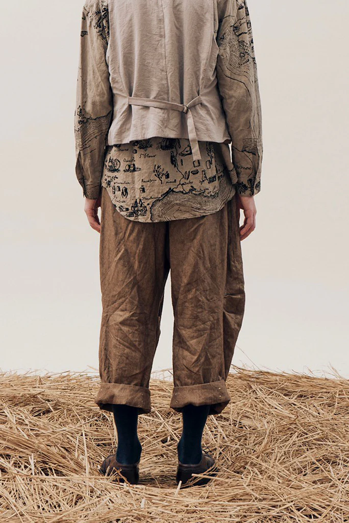YUTA MATSUOKA 2 tucks wide trousers / sulfur dyed canvas linen (brown) - Image 49