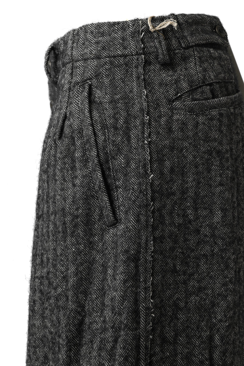 YUTA MATSUOKA buggy trousers / wool linen herringbone (charcoal grey) - Image 30