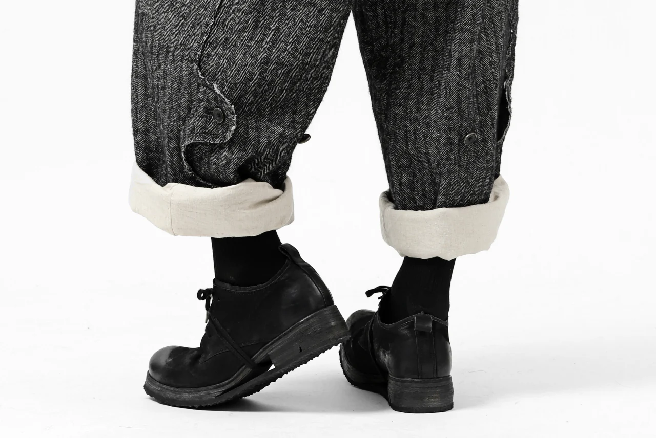 YUTA MATSUOKA buggy trousers / wool linen herringbone (charcoal grey) - Image 35